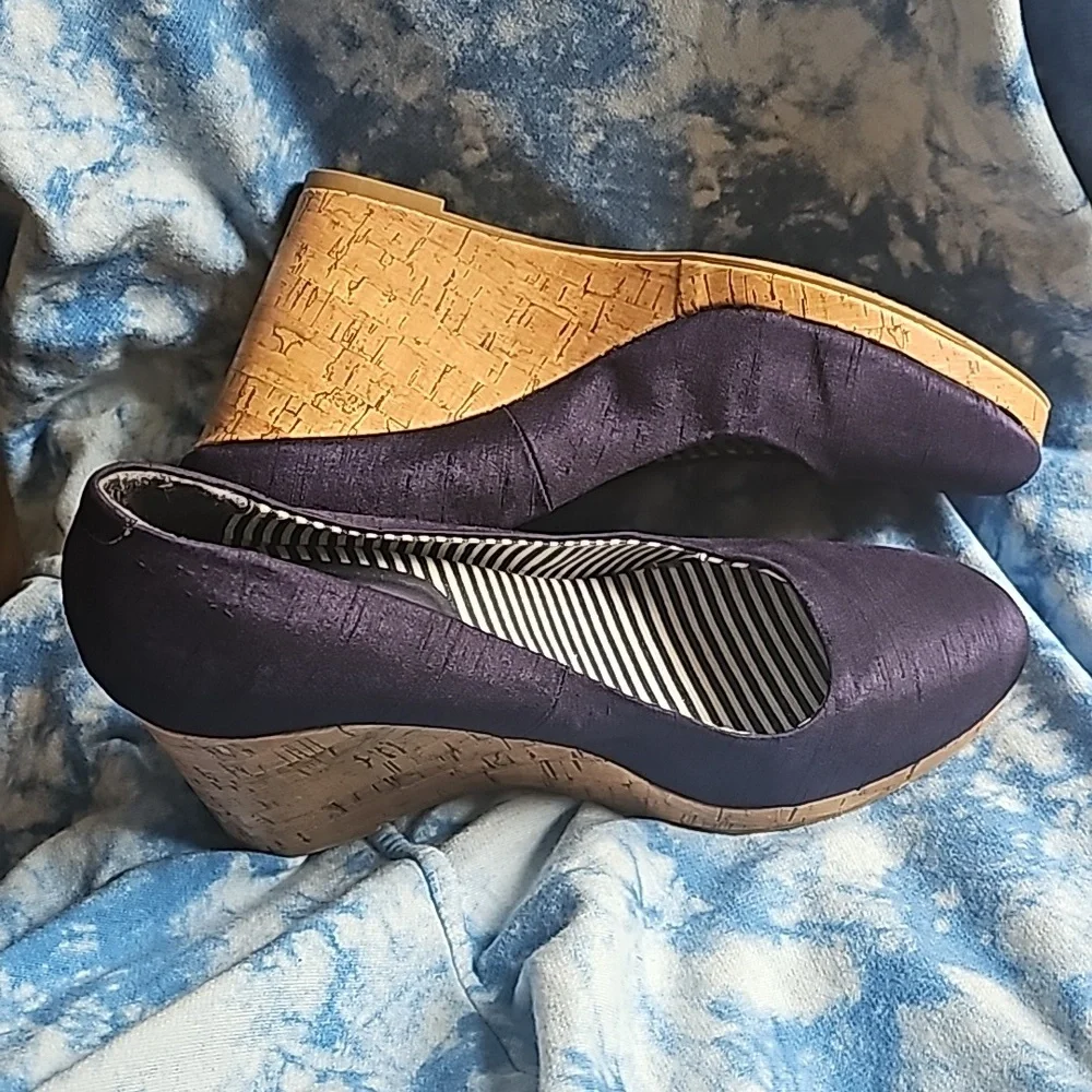 Cozy Wedges - Picture 2 of 3